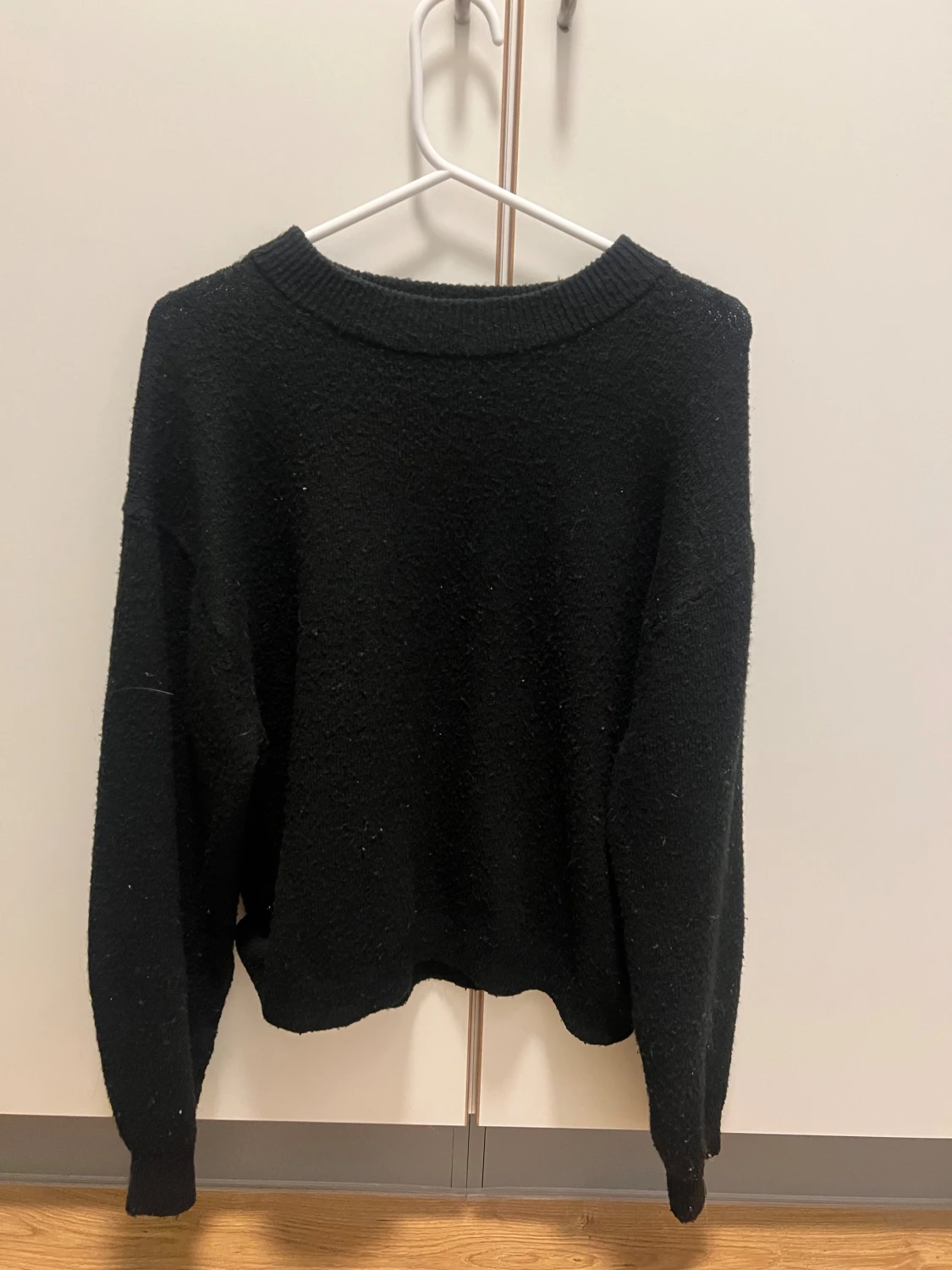 Svart stickad tröja  - 1