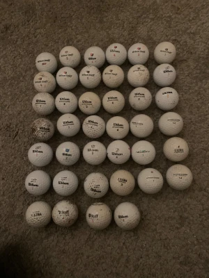 Wilson golfbollar blandat - Samling med 36 Wilson golfbollar i olika modeller, inklusive Staff, Ultra och Smartcore mm.