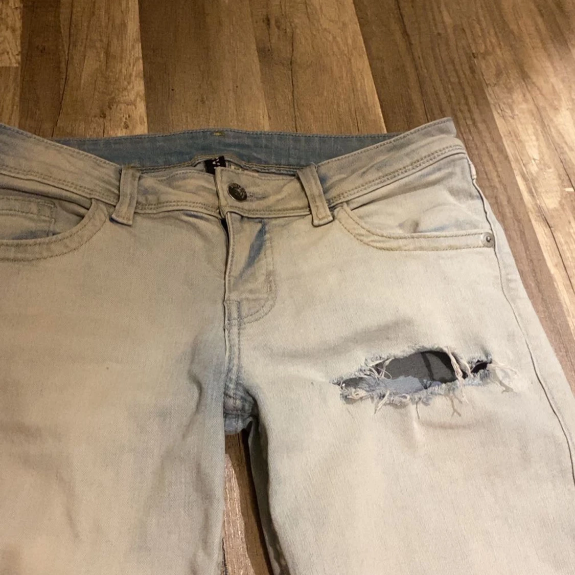Ljusblå lågmidjade bootcut jeans med slitning - 3