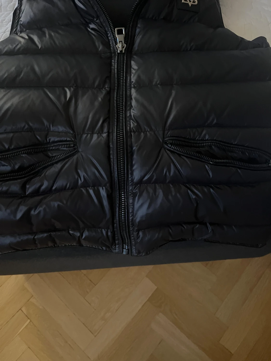 Svart Bvaldi väst - 4