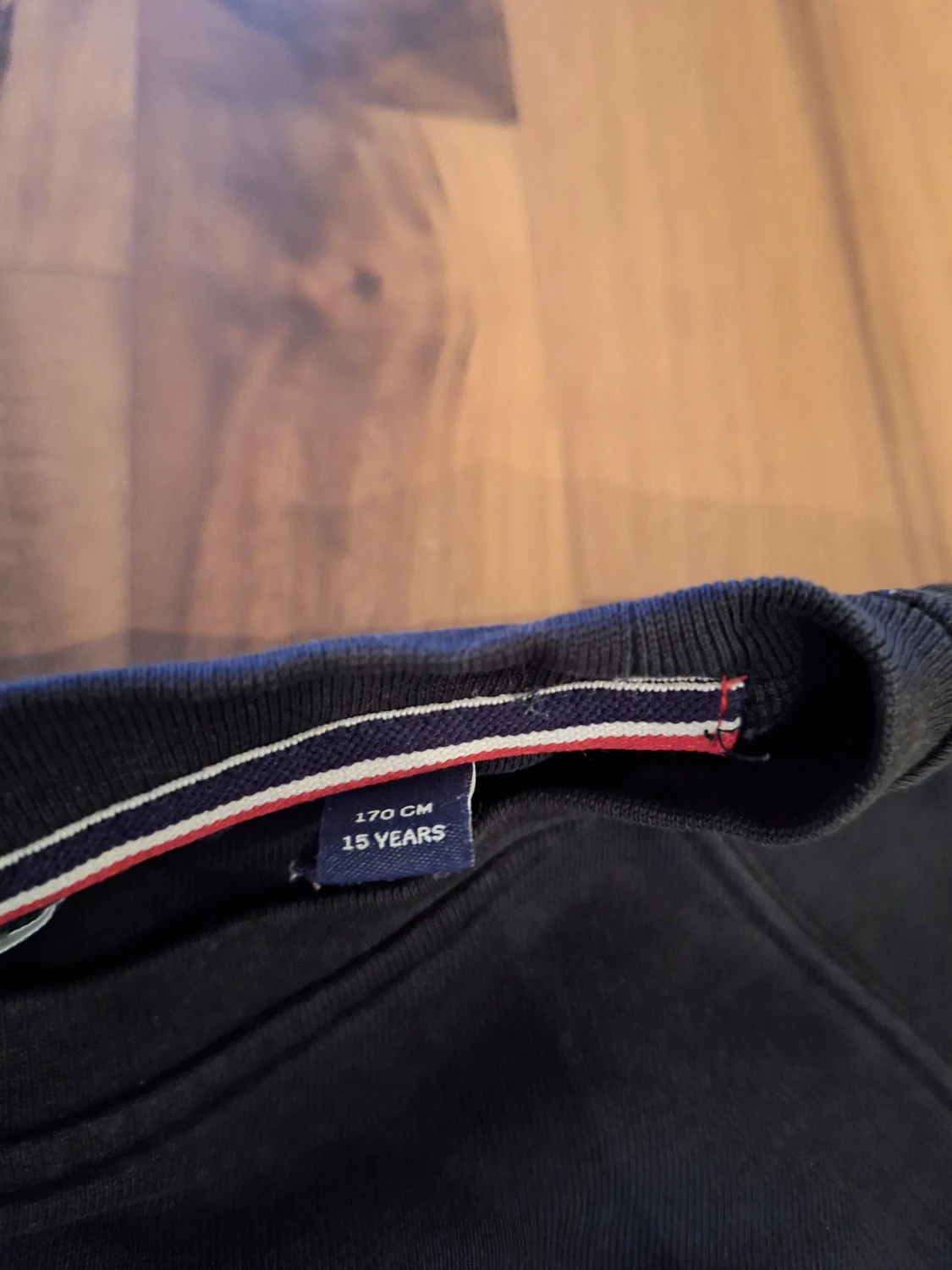 Svart sweatshirt från GANT med broderad logga - 3