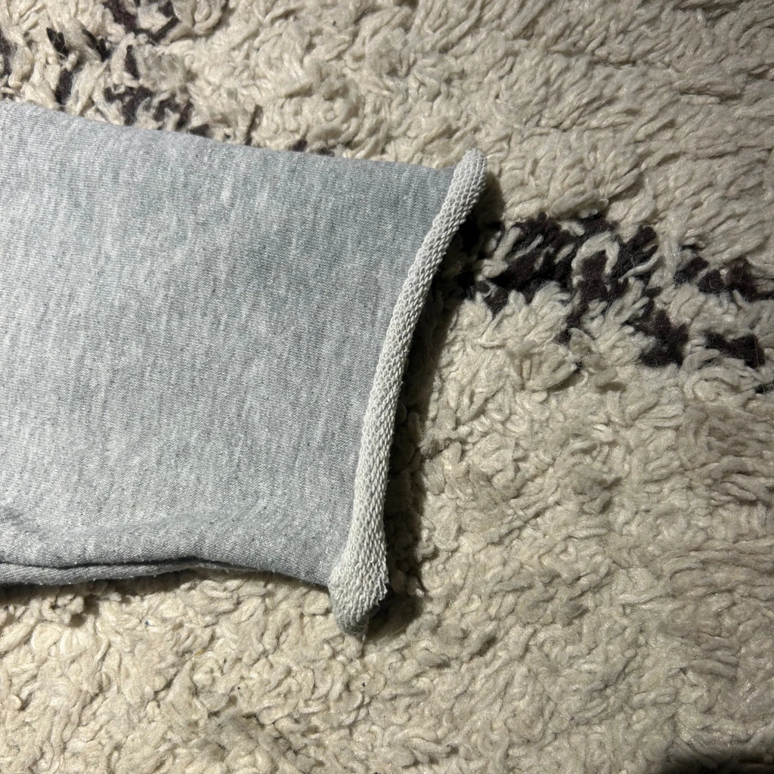 Grå croppad sweatshirt  - 1