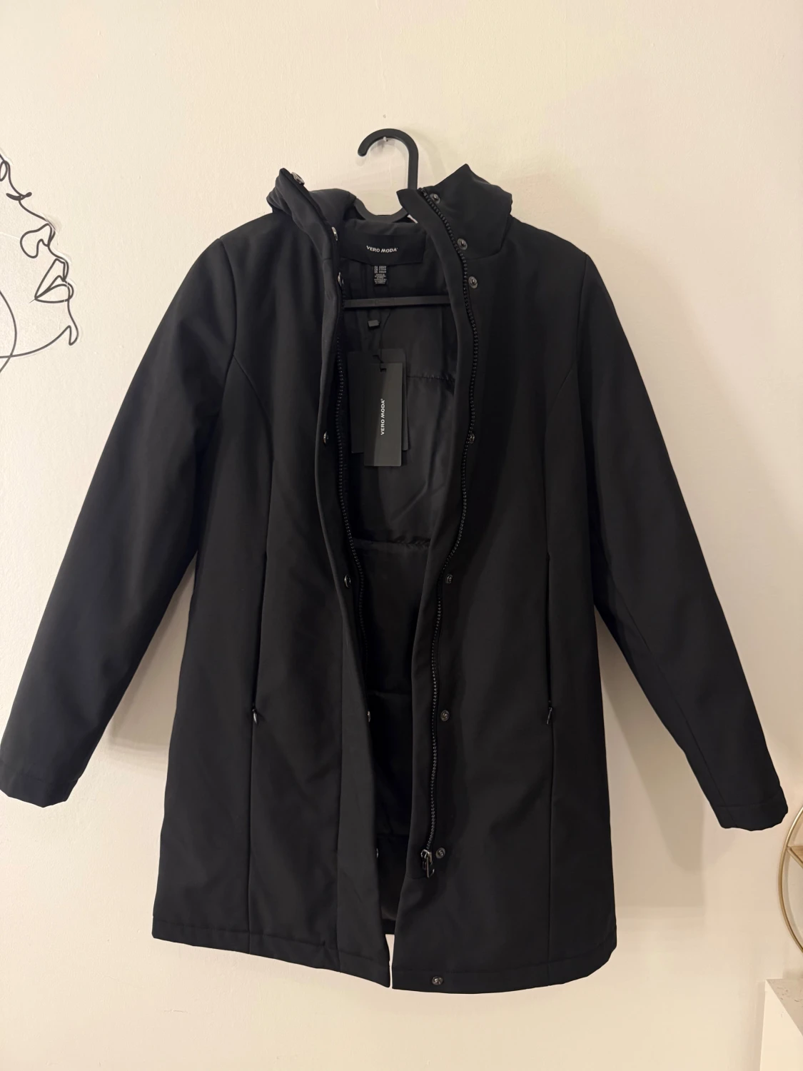 Svart parkajacka från Vero Moda - 1