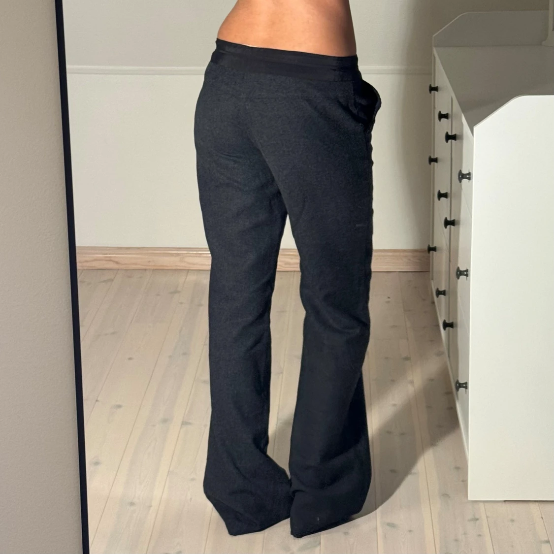 Svarta tygbyxor  - 1