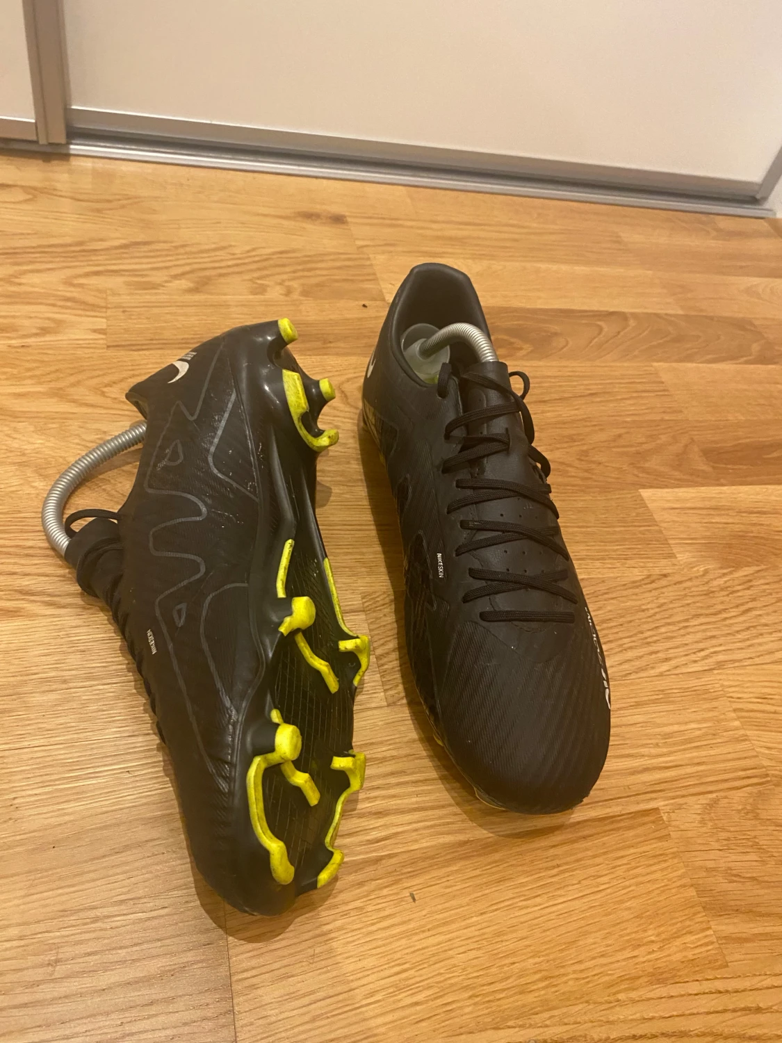 Svarta nike fotbollsskor - 2