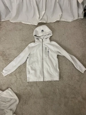 Sail racing tröja pris kan diskuteras  - Jag säljer min fina sail racing tröja då den inte kommer till användning 