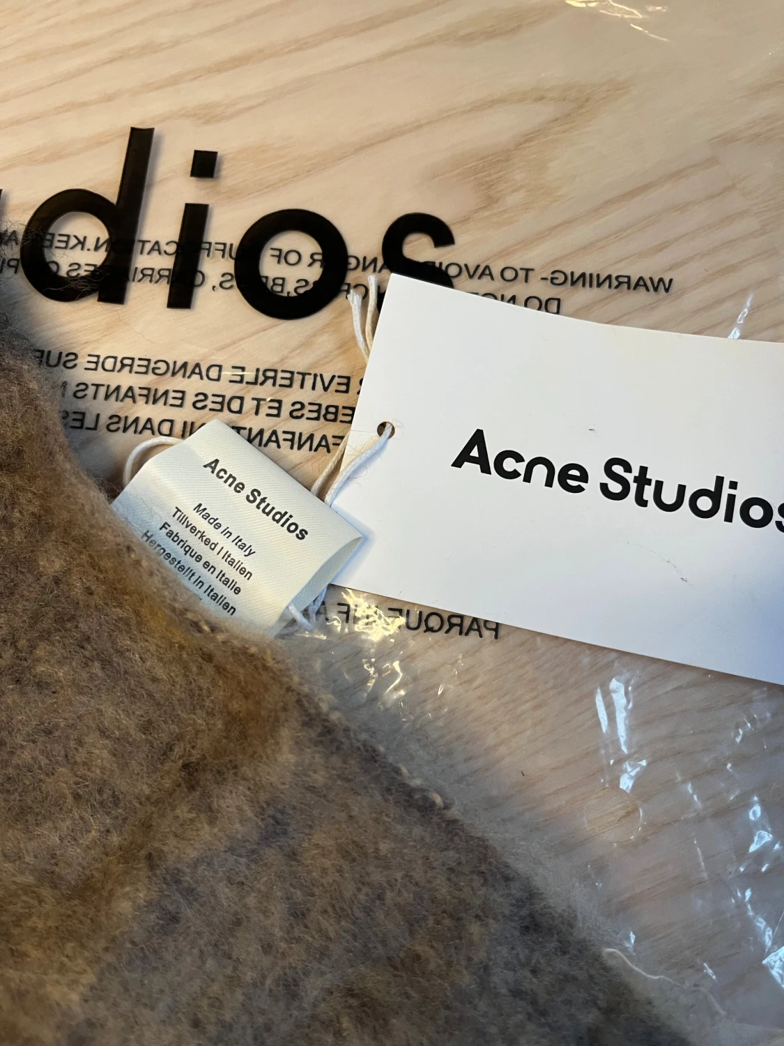 Rutig halsduk från Acne Studios - 1