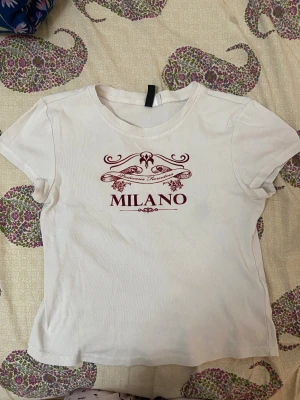 Vit tröja (baby tee) - Inte använt så mycket. Bra kondition. 