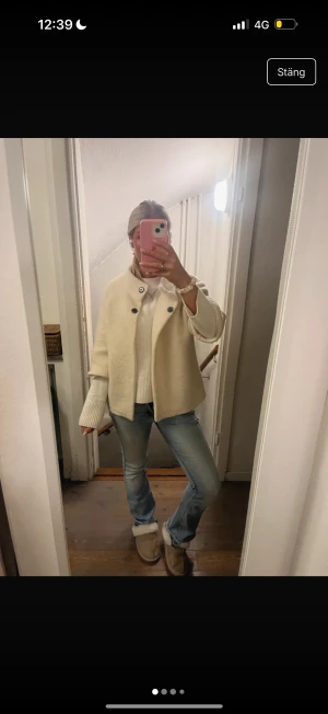 Kappa - Säljer denna super fina kappan då den inte är till användning länge köpte den på vinted men tyckte inte den passa mig så bra så vill gärna bli av med den (lånade bilder)