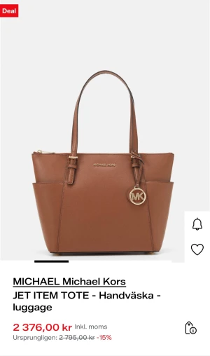 Brun handväska från Michael Kors - Orginalpris: ca 2000kr!! Snygg brun handväska från Michael Kors i skinn med guldfärgade detaljer och MK-logga. Väskan har flera fack, dragkedja upptill och praktiska handtag. Insidan är ljusbeige med diskret MK-mönster. Perfekt storlek för allt du behöver ha med dig.