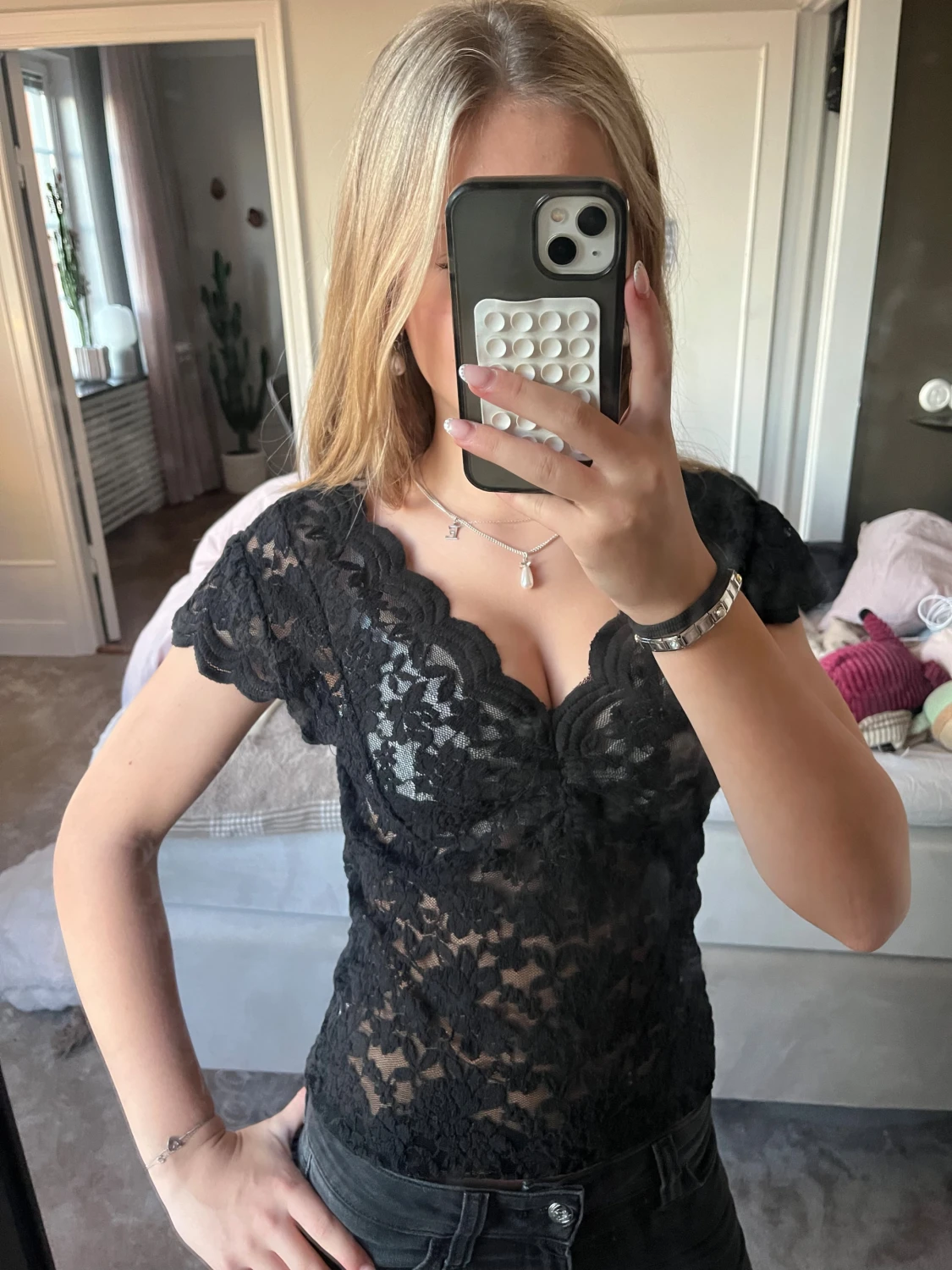 Svart spetsblus från Chelsea