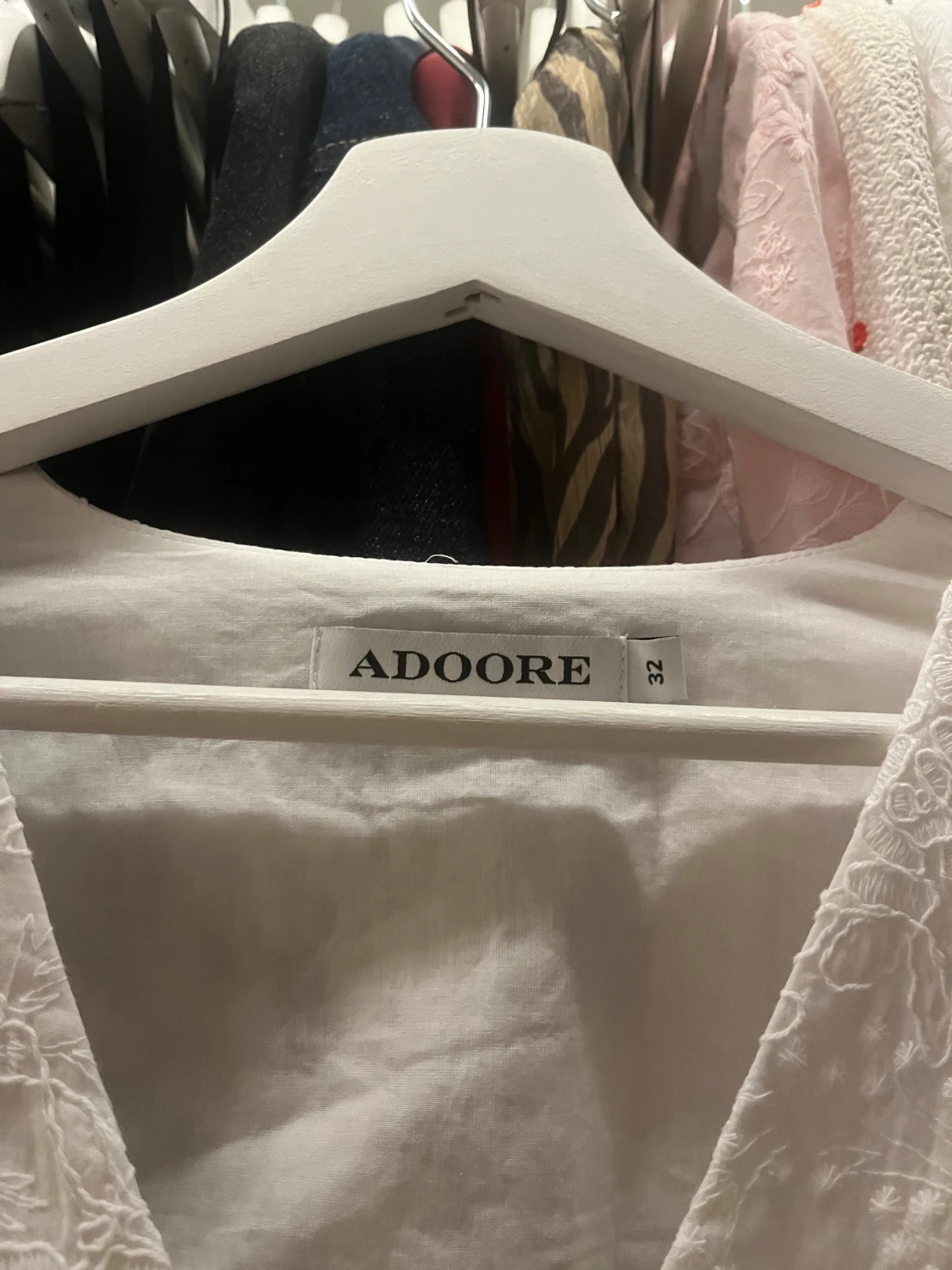 Vit broderad blus från Adoore - 3