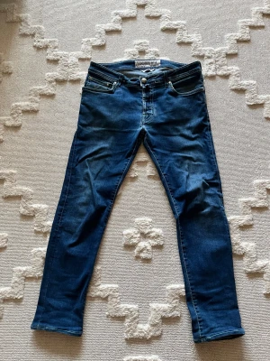 Jacob Cohen jeans - Ett par riktigt feta Jacob Cohen| i modellen 688| Storlek W 34 | Midja : 45cm |längd :105 cm | riktigt feta brallor!