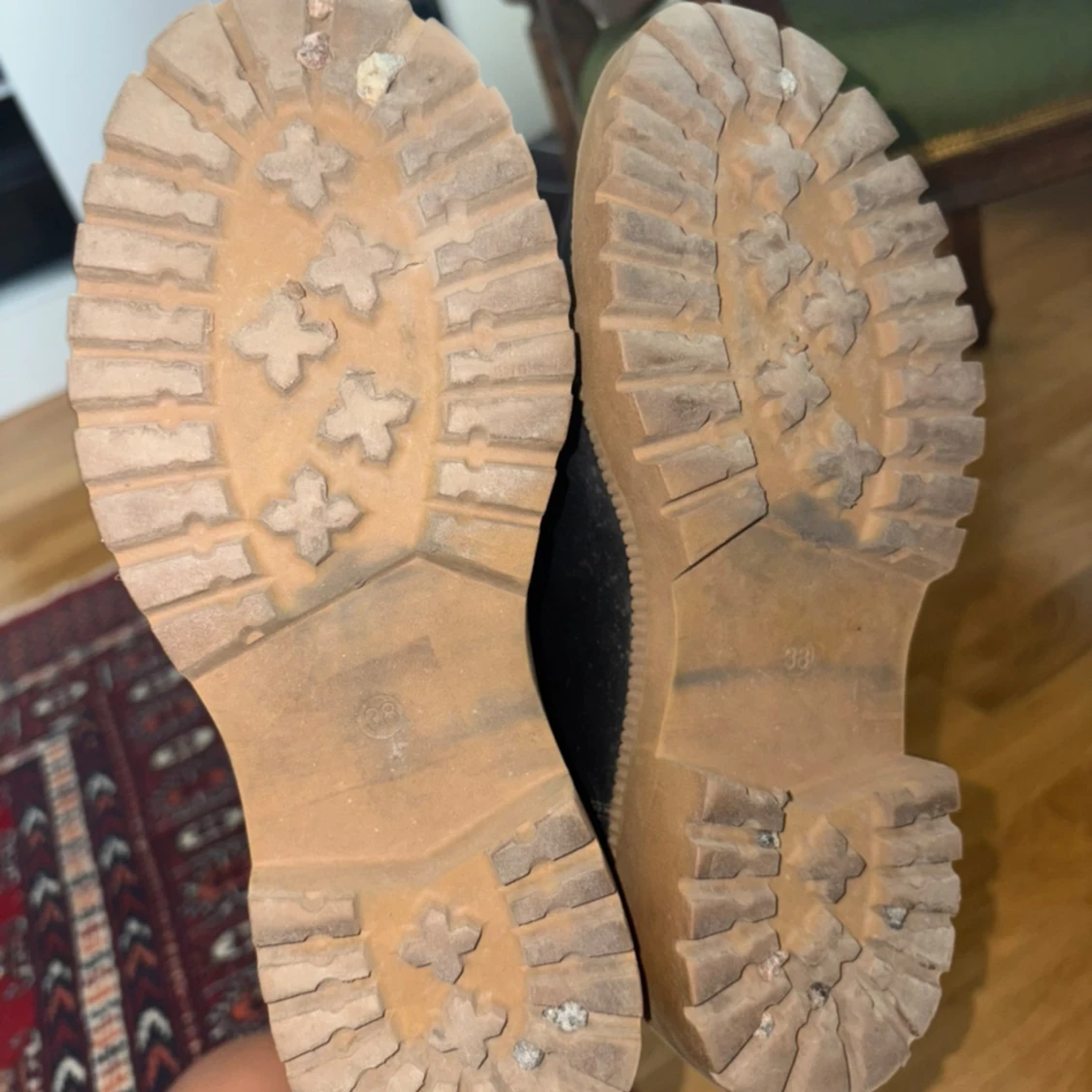 Svarta chelsea boots med chunky sula - 3