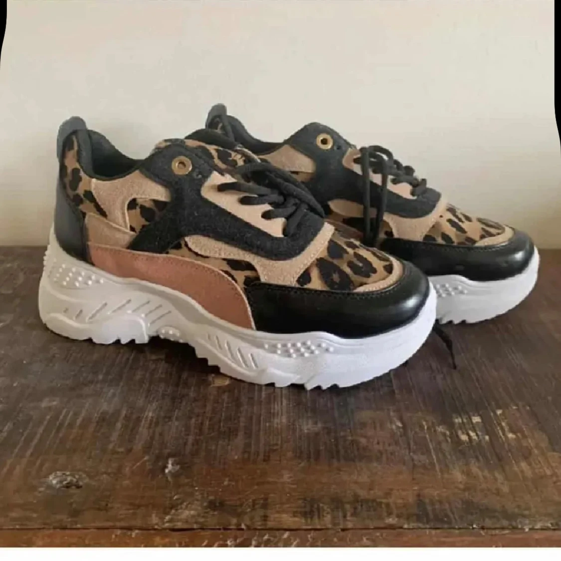 Chunky sneakers med leopardmönster nya 