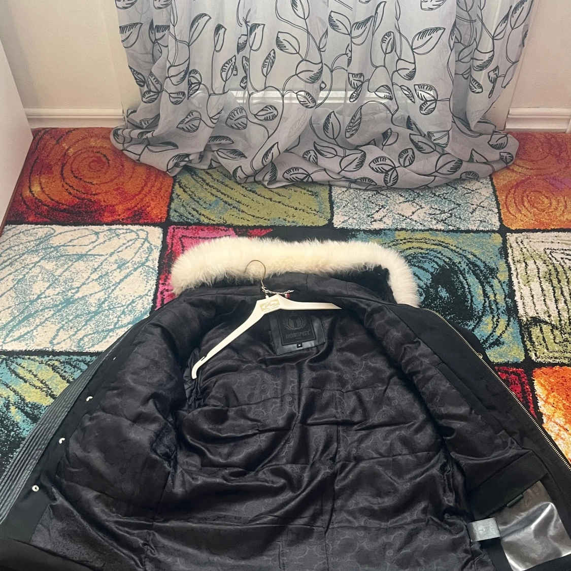 Svart pufferjacka med fuskpäls från Horspist - 1