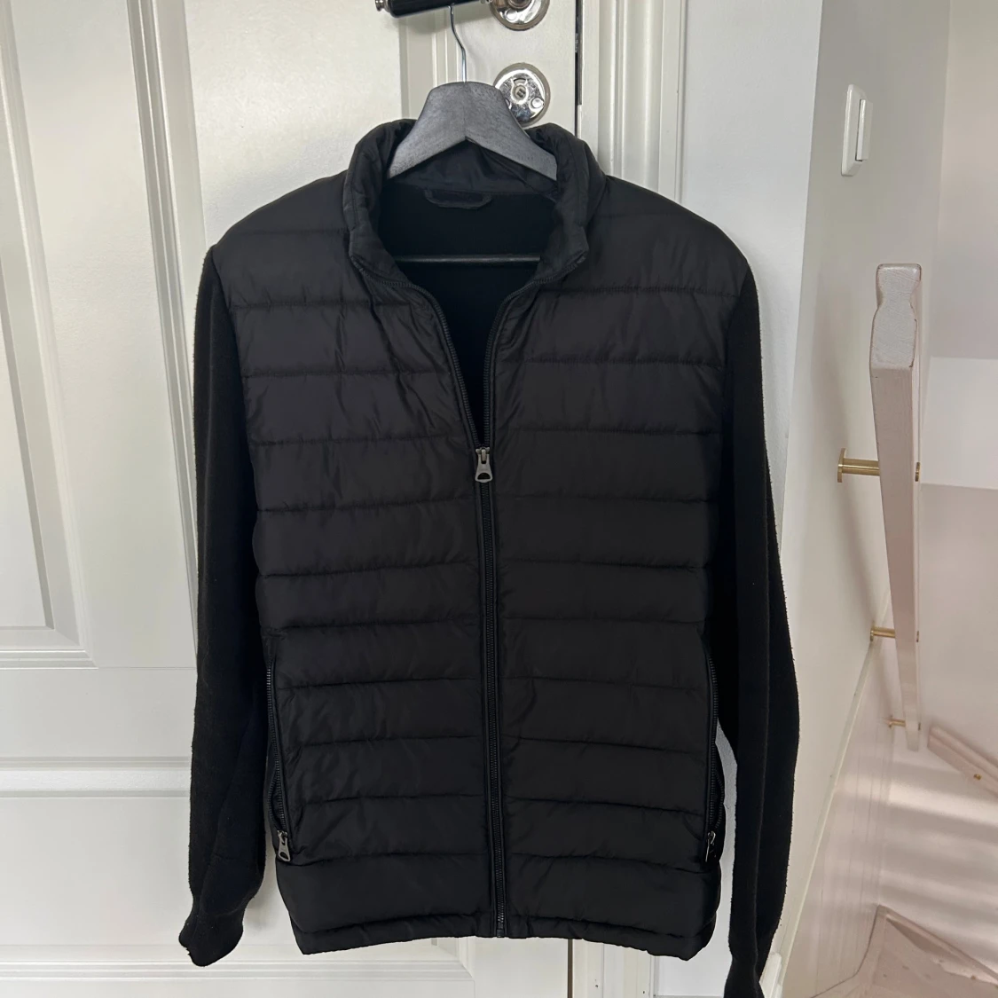 Svart cardigan med dragkedja