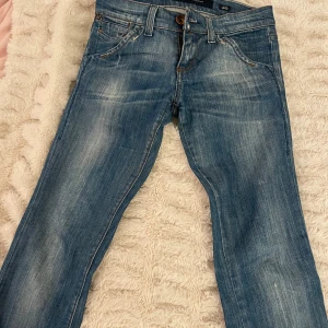 Miss sixty jeans - Skitsnygga lågmidjade bootcut/raka miss sixty jeans i superbra skick 