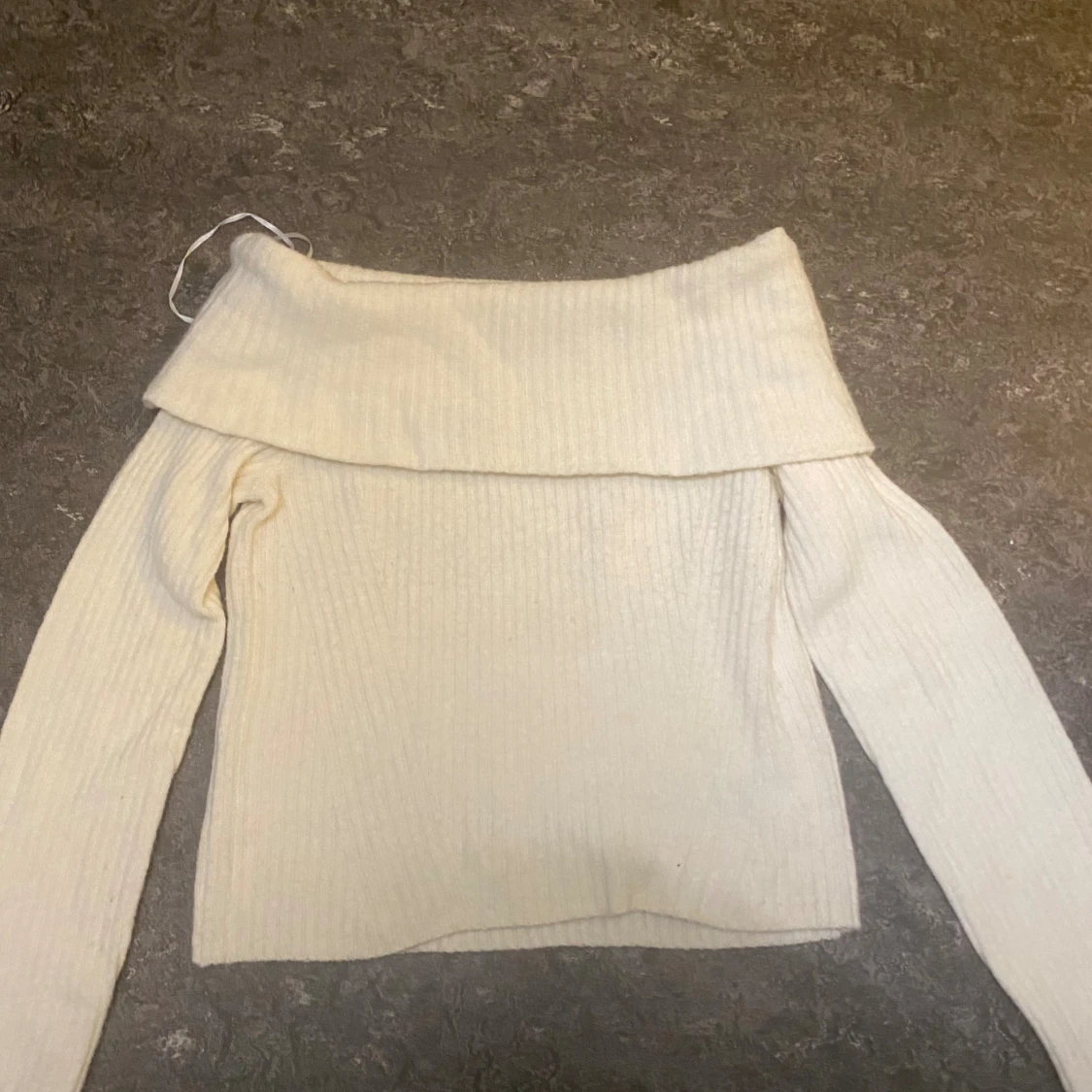 Två offshoulder stickade tröjor - 3