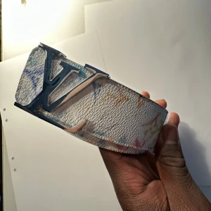 𝓛𝓥 bälte  - Helt nytt 𝓛𝓥 bälte, för mer info är det bara att kontakta 