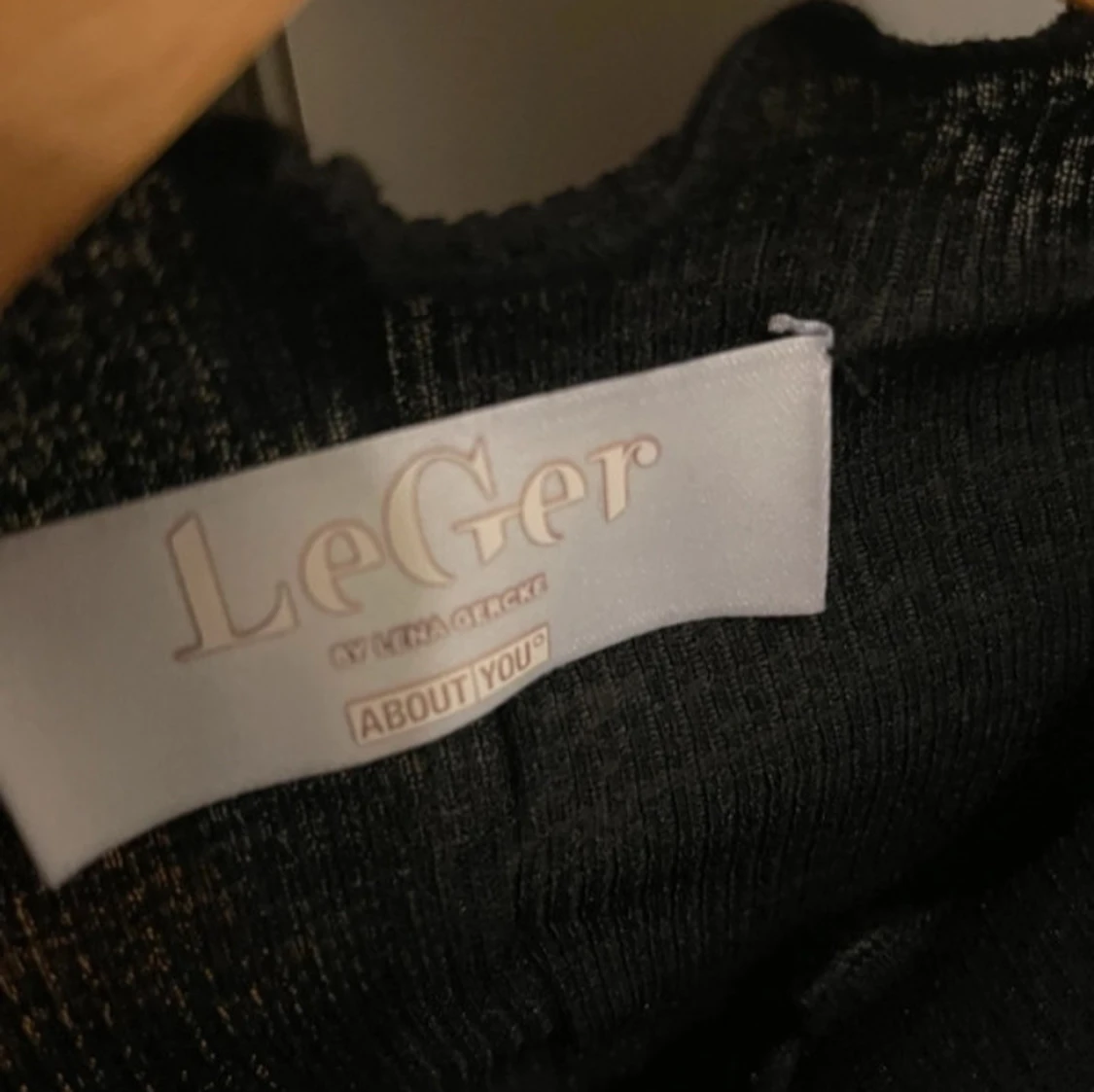 Svart långärmad topp från LeGer - 1