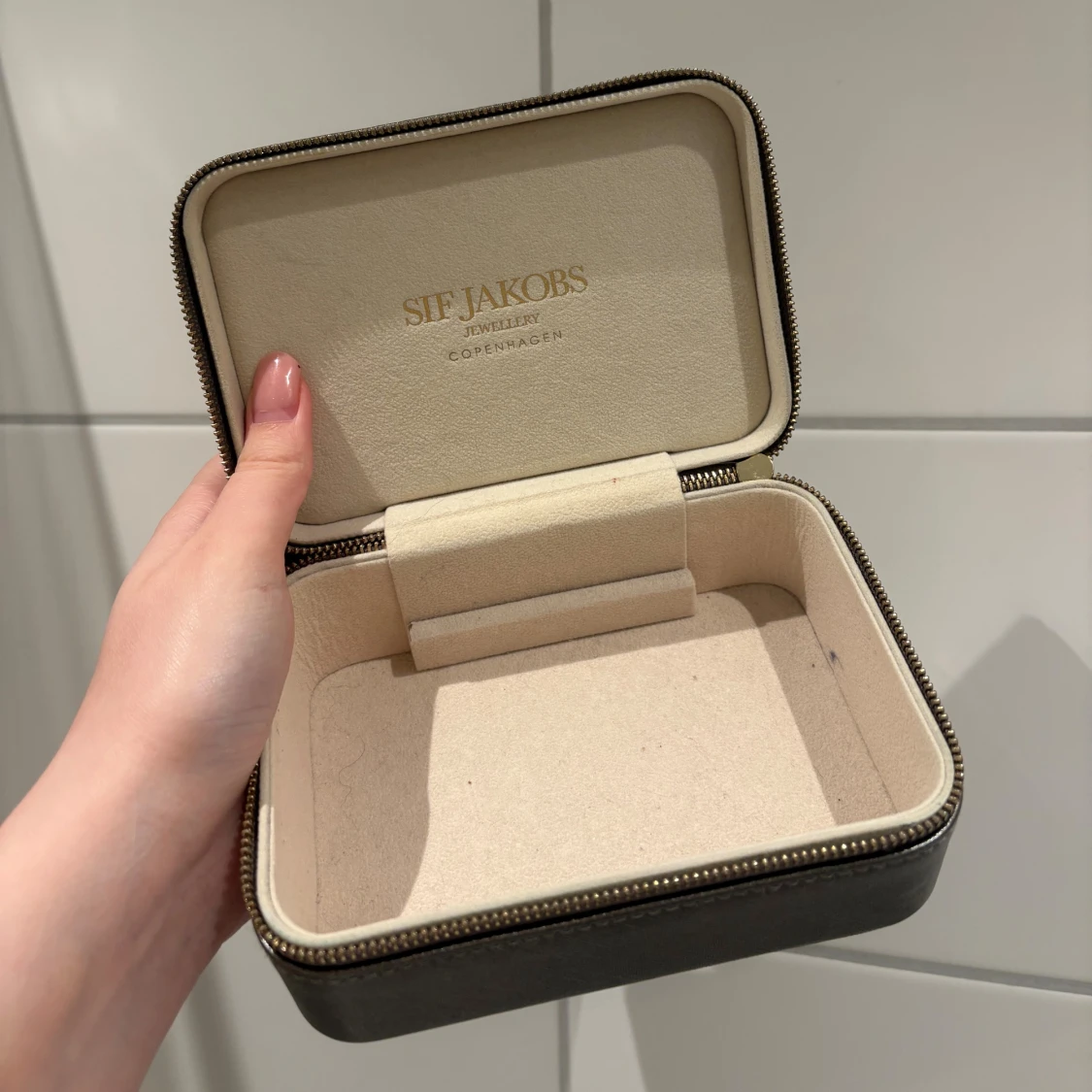 Sif Jakobs smyckesväska i silver - 2