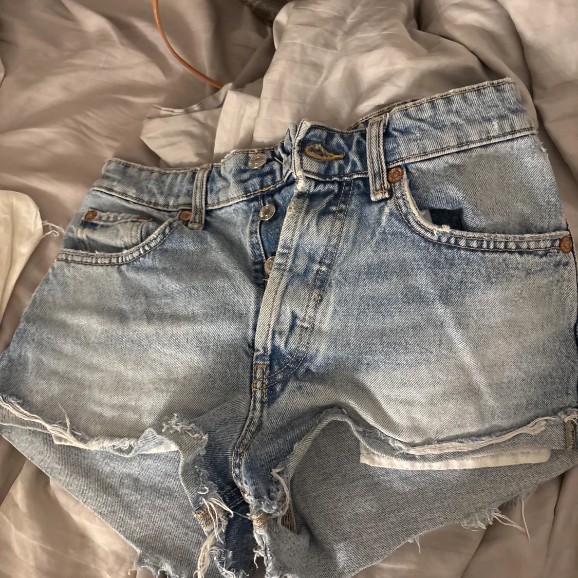 Ljusblå jeansshorts från Zara