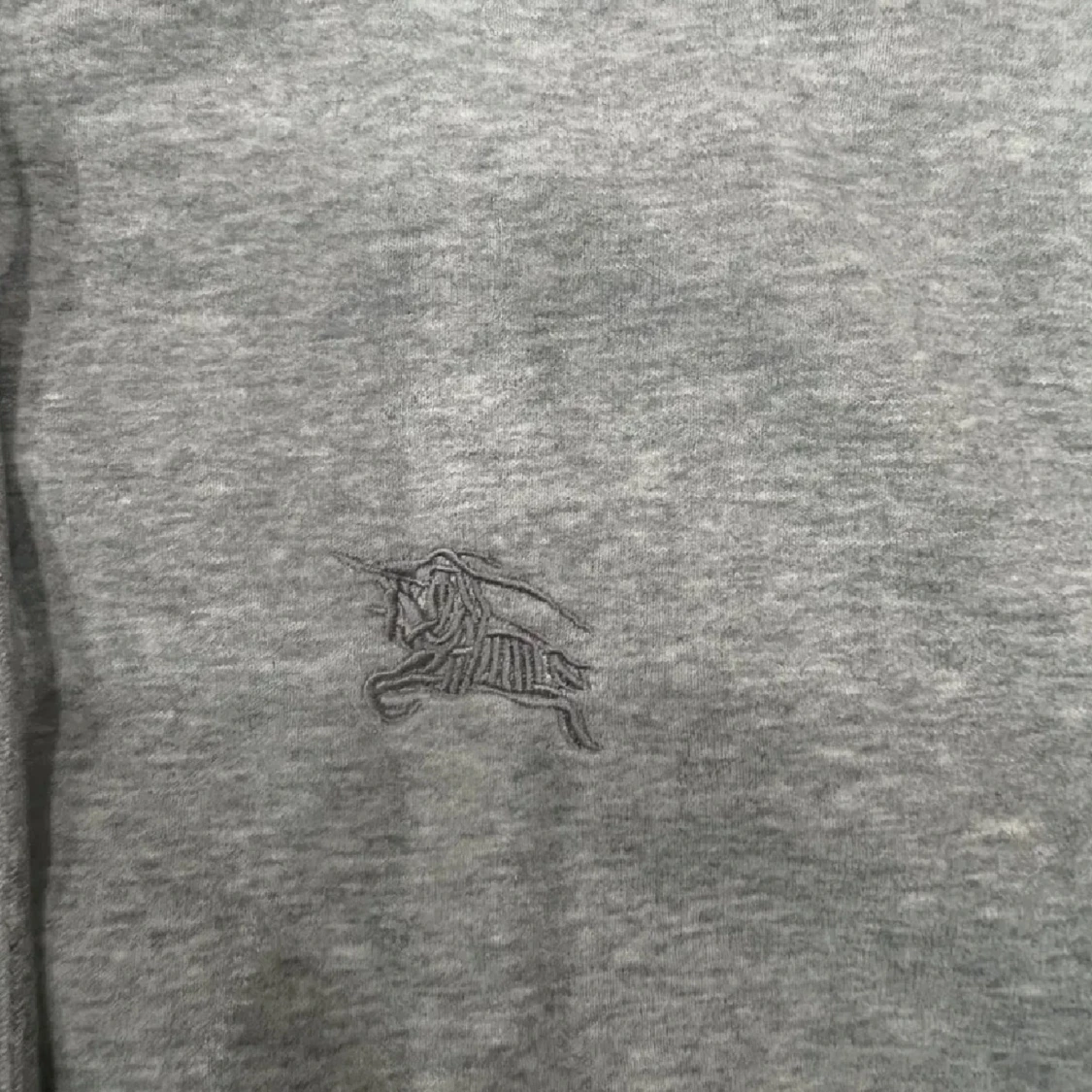 Grå Burberry hoodie med rutig huva - 2