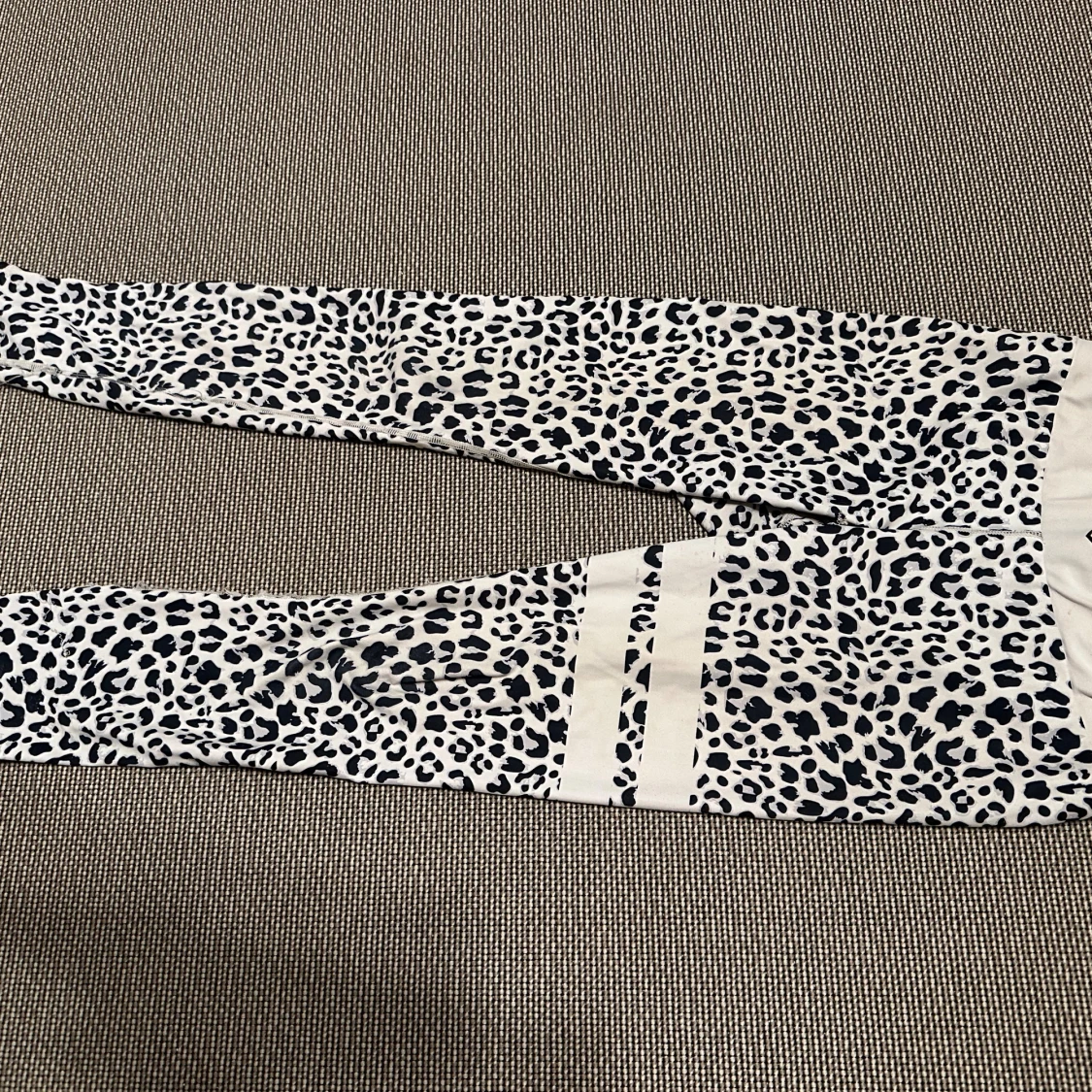 Leopardmönstrade Stronger   - 1