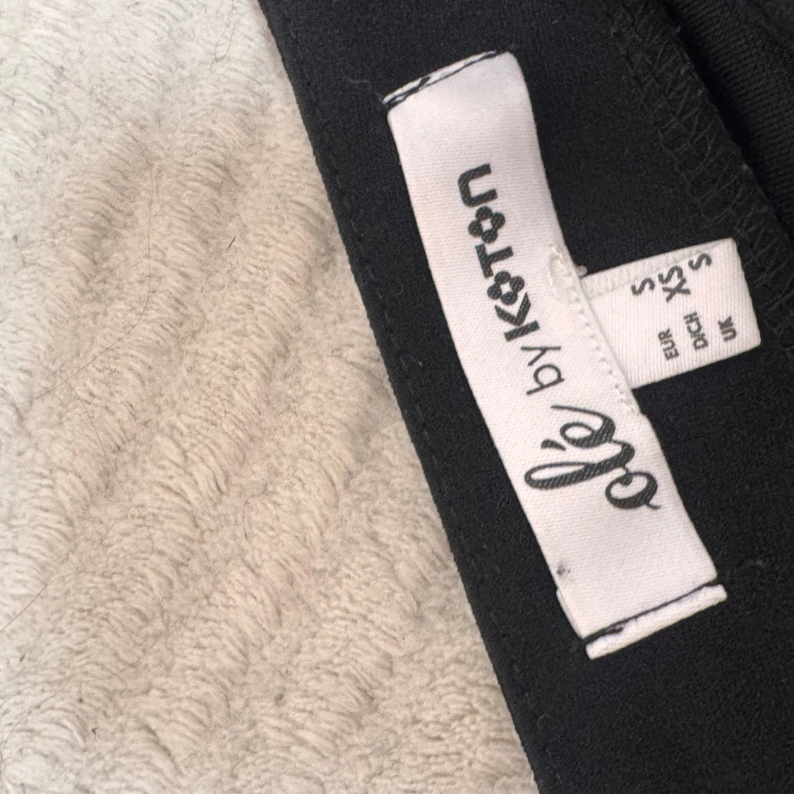 Svart axelbandslös klänning Koton - 2