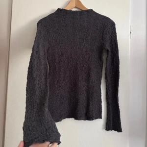 Långärmad från Zara - En långärmad tröja från zara som nästan aldrig är använd🩶