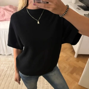 Stickad t-shirt - Jätte fin storlek L men jag använder den som vandligtvis är en S💞