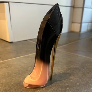 Carolina herrera parfym 50ml - Carolina herrera parfym i 50ml! Endast använd en gång💞