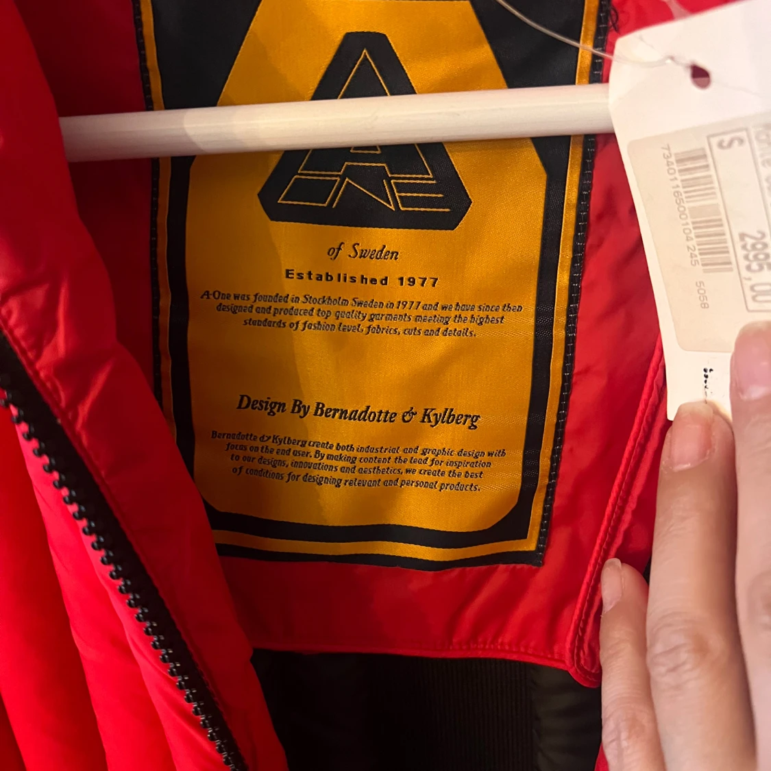 Röd quiltad jacka från A-One, stl S - 4