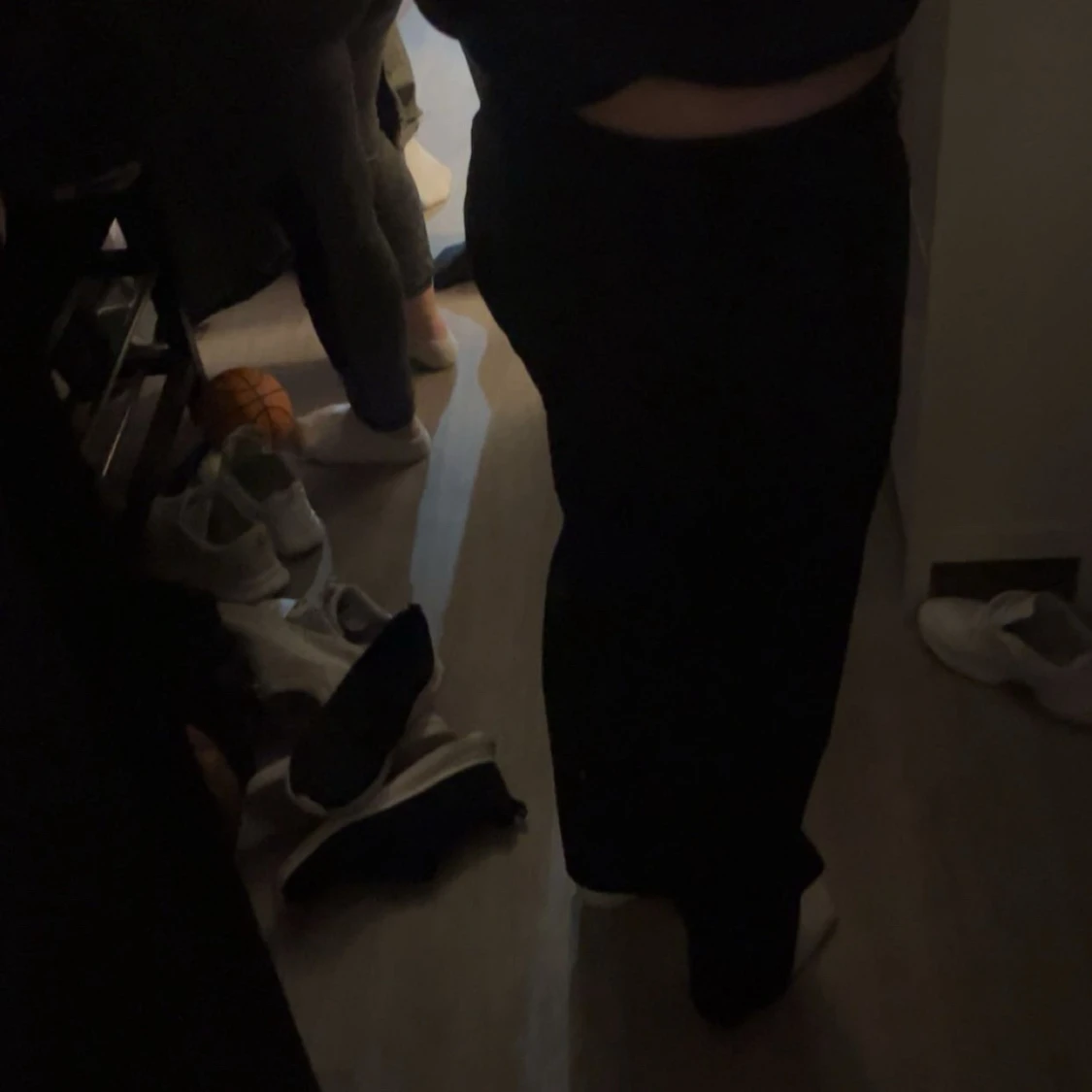 Svarta kostymbyxor med fickor på rumpan  - 1