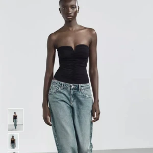 Zara body - ‼️annonsen kommer bara ligga uppe i någon vecka så passa på ifall ni är intresserade! ‼️Supersnygg slutsåld body från Zara!! Storlek S men är liten i storleken. Aldrig använd 💗