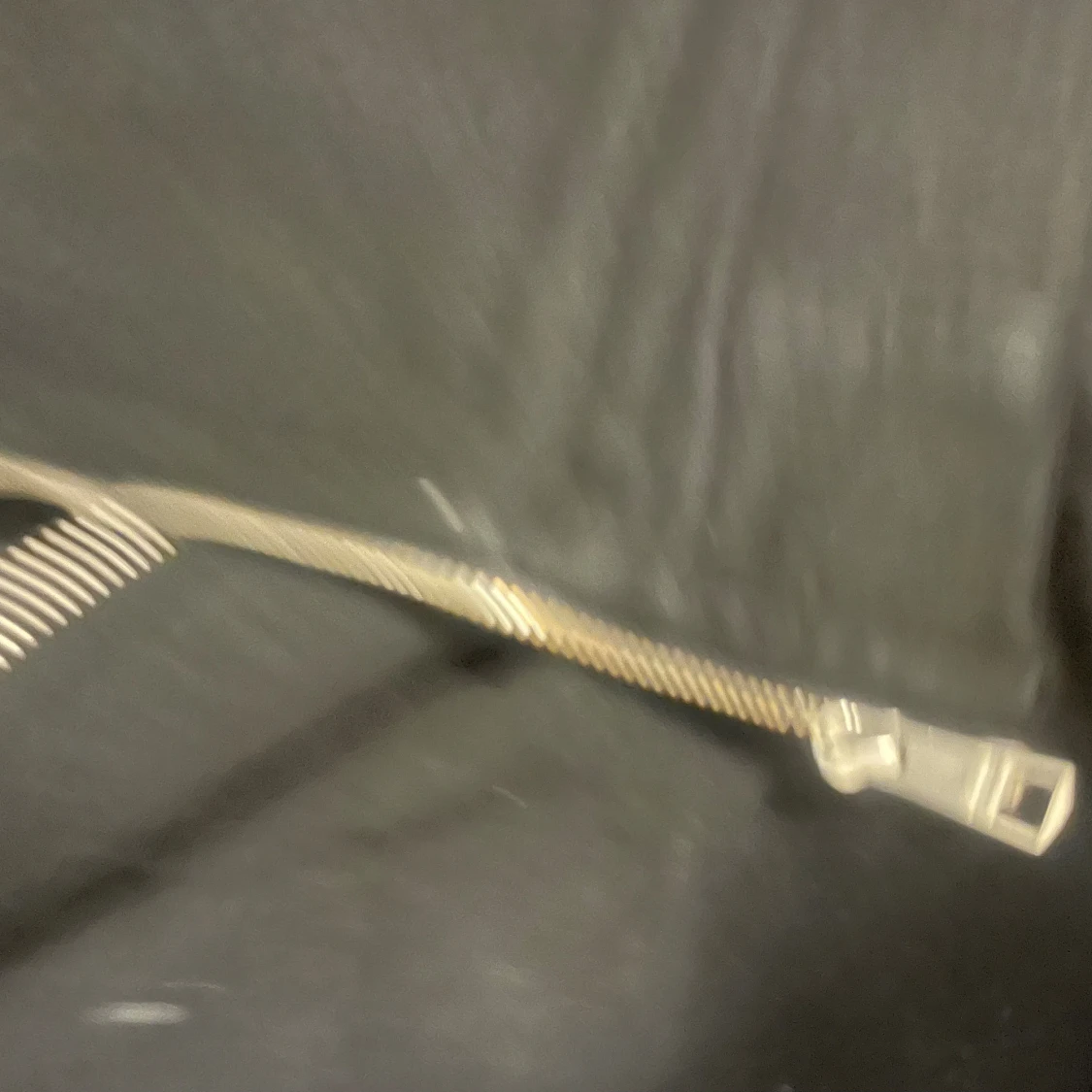 Svart Burberry hoodie med dragkedja som är sönder  - 3