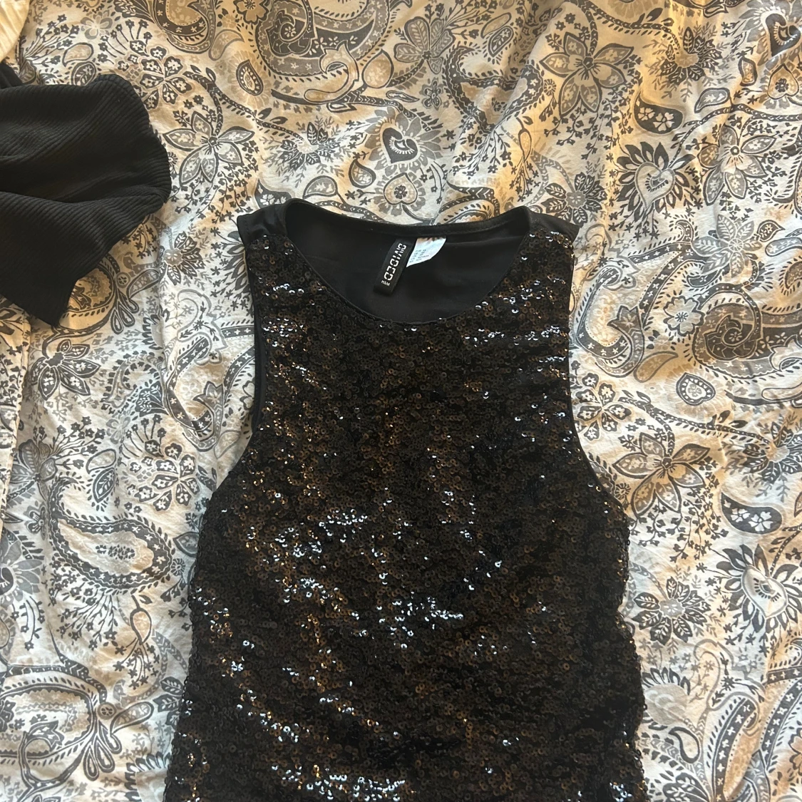 Svart paljettopp från H&M Divided XS