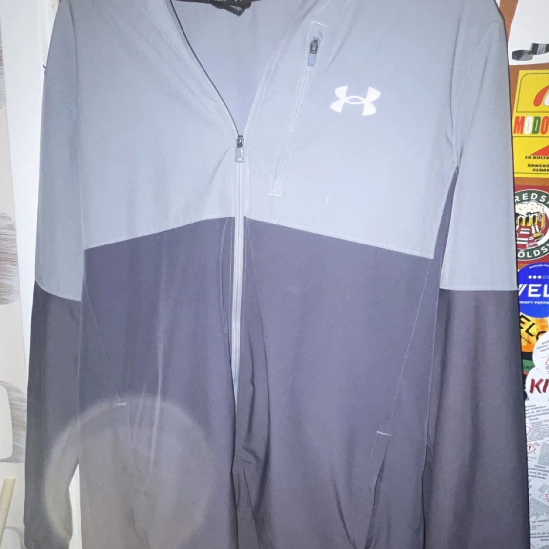 Grå vindjacka från Under Armour L