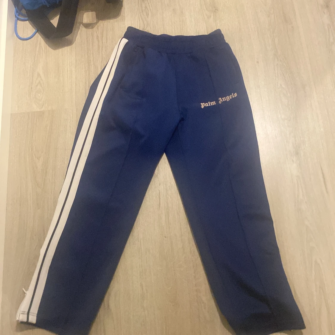 Blå Palm Angels mjukisbyxor med vita ränder