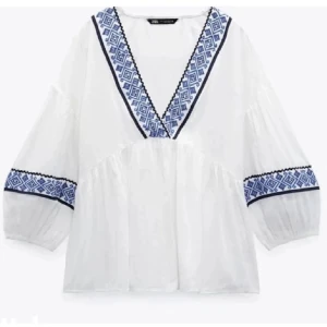 Zara blus - Såå snygg blus från zara, knappt använd💕