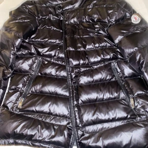 Moncler jacka med nfc - En helt ny moncler jacka med påsen kvar
