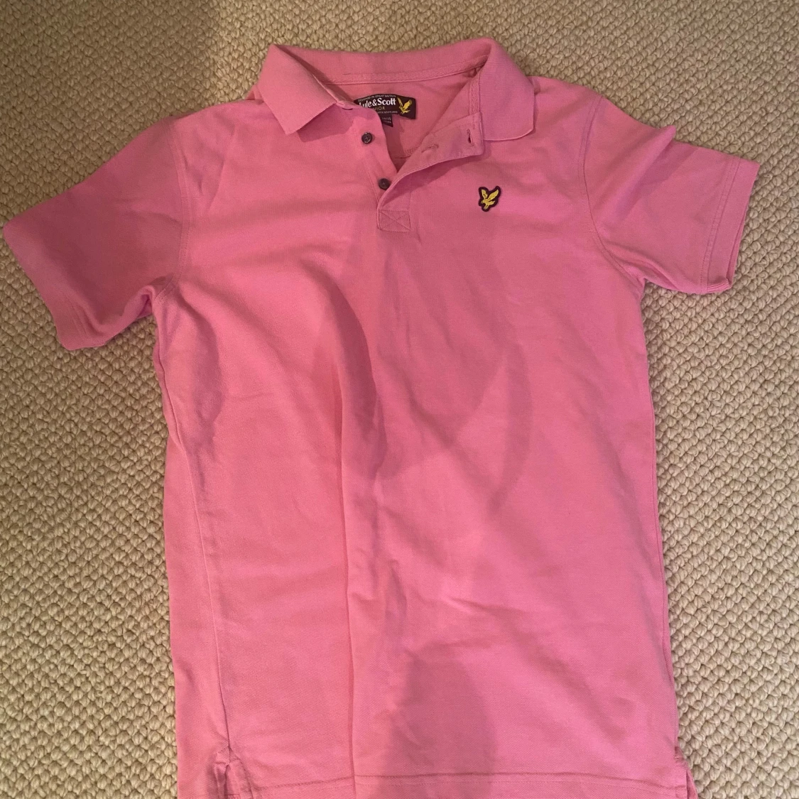 Rosa pikétröja från Lyle & Scott