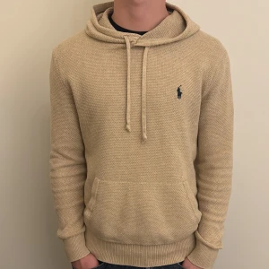 Ralph Lauren Stickad Hoodie - - Condition: 8/10 - Color: Beige  - Size:  S