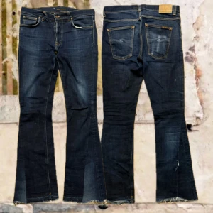 Raw Flared Nudie Jeans - Tjena! Säljer dessa flared nudie jeans som ifrån början var ett par LeanDean, passar bättre som w32 eller w31 om du inte vill ha disco stuk, Midja-44,5/ Längd-112/ Benöppning-25, hör av dig vid funderingar!🙌