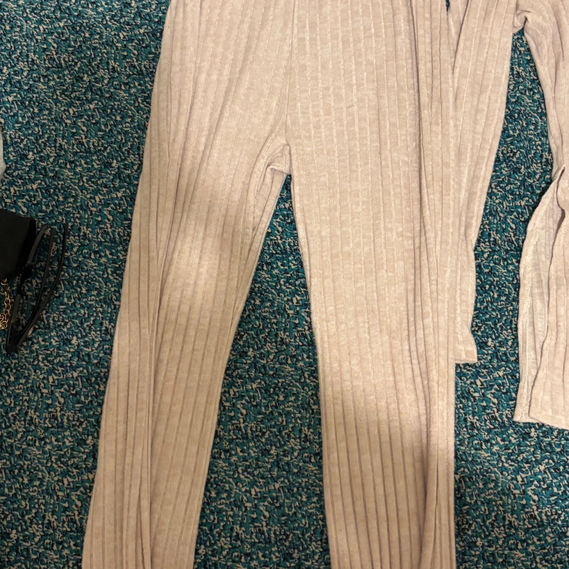 Beige ribbade byxor och tröja från SHEIN - 1