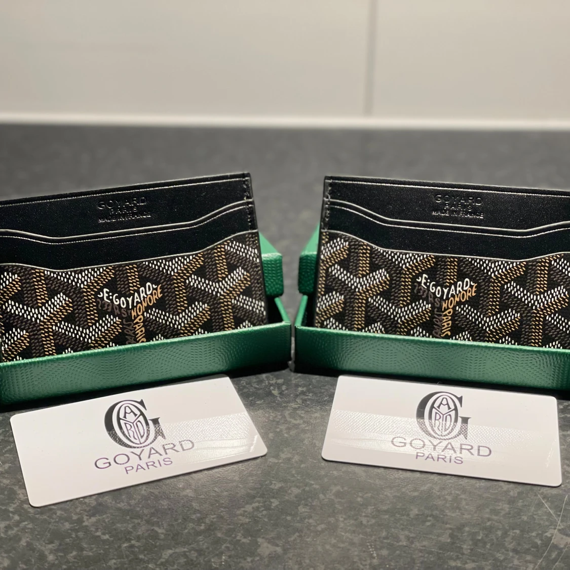  plånbok med ikoniskt mönster