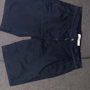 Mörkblå shorts från Kappahl - Snygga mörkblå shorts från Kappahl