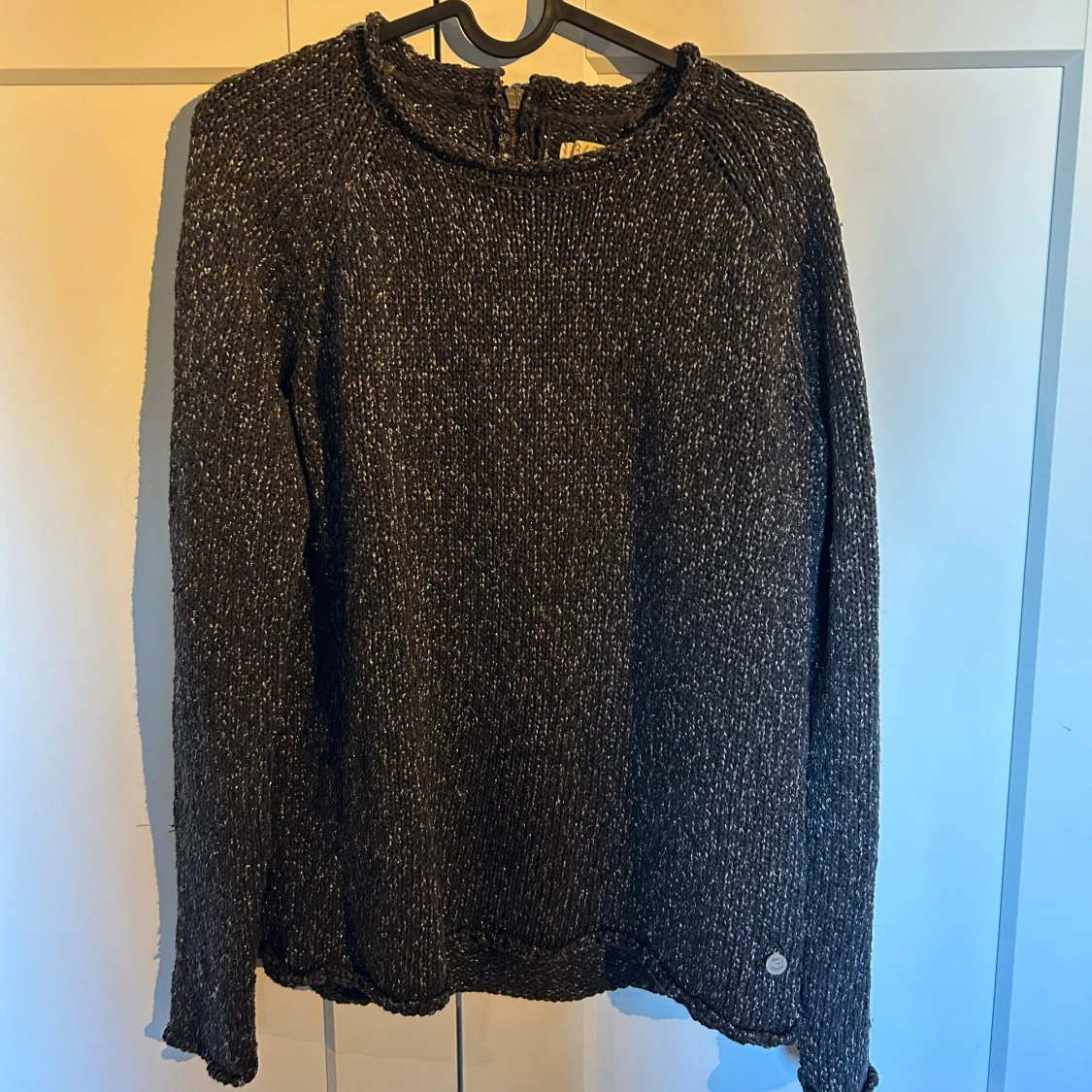 Mörkgrå stickad tröja från 365