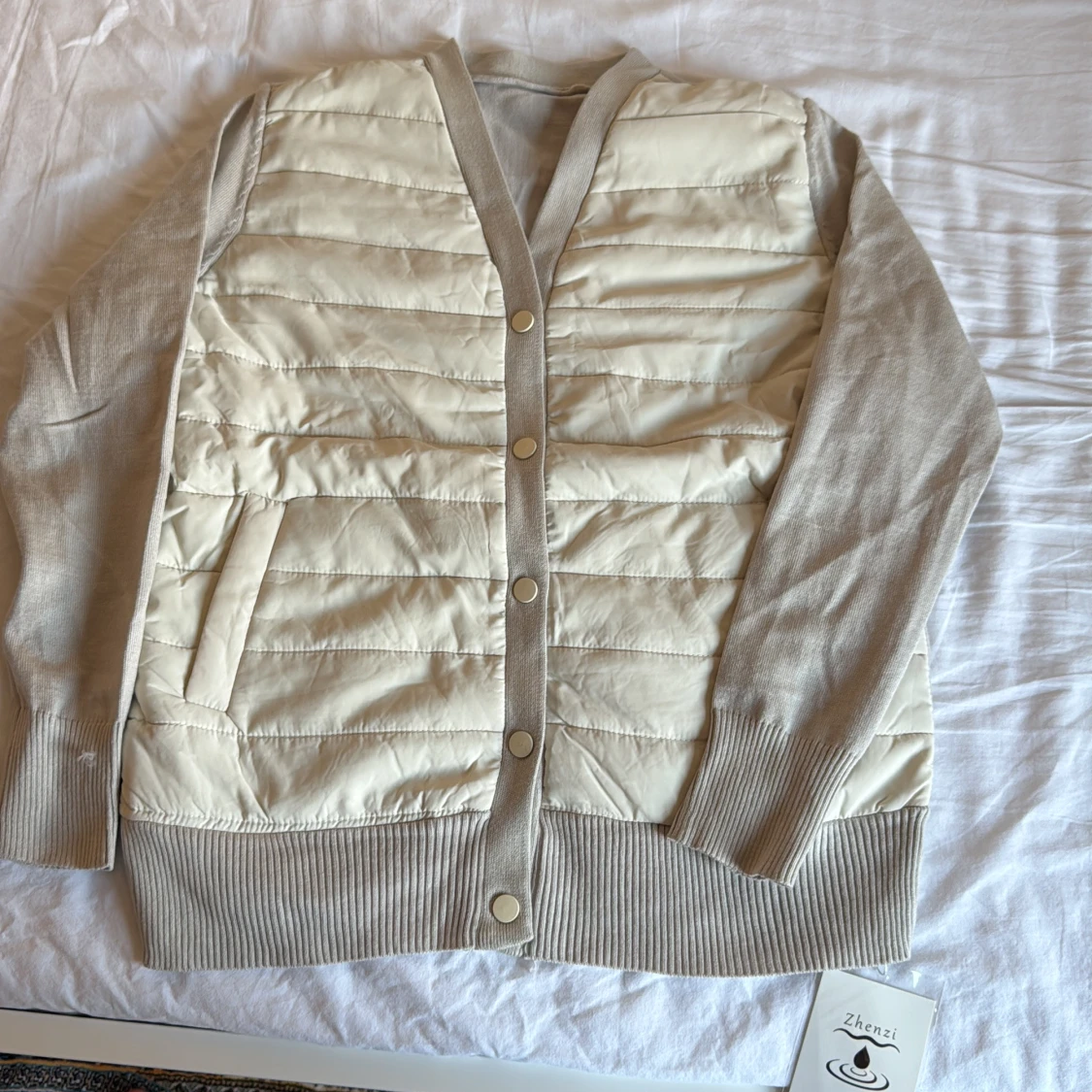 Beige quiltad dunväst från Zhenzi